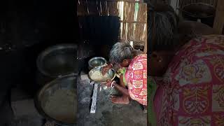 Old age poor people life 😟 oldage poor villagelife rurallife garibi dukhinimayerjibon [upl. by Linet]