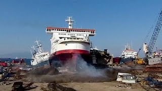 Turchia approdo spettacolare in un porto cimitero delle navi [upl. by Florina]