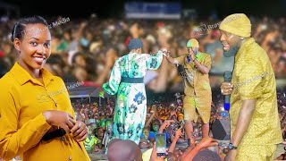 EddyKenzo Ne Nyamutoro Belaze Love Bazinye Amazina ku Stage E Nebbi ku Thanks Giving Ceremony [upl. by Eidnim546]