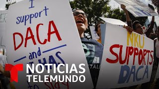 Un juez ordena restaurar en su totalidad el programa DACA  Noticias Telemundo [upl. by Dolores77]