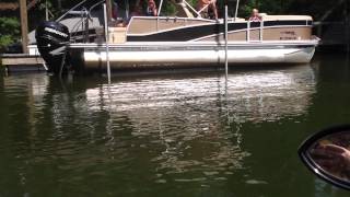 Sunstream SunLift 6000 lb Lake Wylie pontoon lift [upl. by Miza]