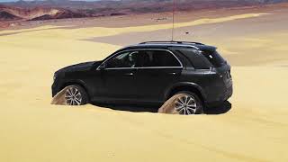 Mercedes GLE 450 4Matic bouncing itself out of sand [upl. by Otiragram]