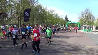 16 Flamme 5 heures 30  Marathon de Paris 2018  Kilomètre 10 [upl. by Lempres]