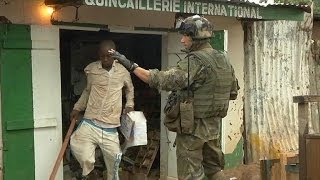 Centrafrique scènes de pillage et de lynchage à Bangui  1012 [upl. by Stephannie232]