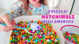 A pesca di Hatchimals in una ciotola di Smarties [upl. by Nelsen]