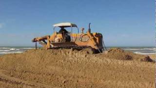 Bulldozer FiatAllis AD14B al Lavoro a San Salvo Marina CH il 21052010 [upl. by Annerahs]