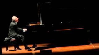 Maurizio Pollini plays Beethoven quotAriettaquot from Sonata in C minor no32 op111 Lucerne 2012 [upl. by Melisent]