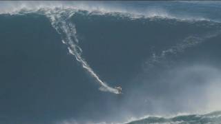 Weltrekord auf der WahnsinnsWelle  Surfer rides 90 foot wave  World Record  Garrett McNamara [upl. by Ausoj]