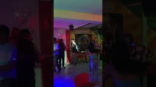 Bailando en una discoteca en Bucaramanga Colombia 🇨🇴 [upl. by Yenmor297]