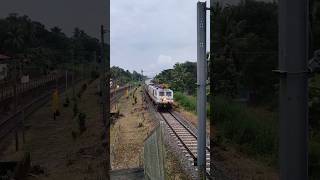 Kochuveli Porbandar Express passing Chirakkal Station Kannur Kerala train indianrailwayvideo [upl. by Rafe]