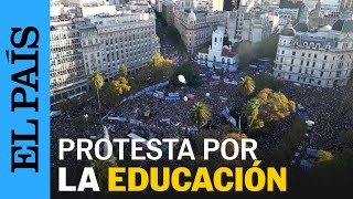 ARGENTINA  Protestas en Buenos Aires contra de los recortes a la universidad pública  EL PAÍS [upl. by Hobey]