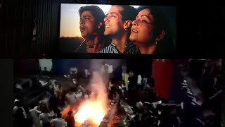 Karan Arjun Huge Craze Inside Theatres  Salman Khan Shahrukh Khan  Rakesh Roshan [upl. by Ydnil]