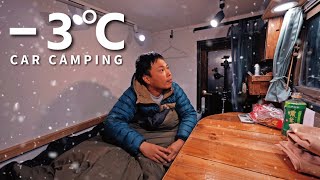 Winter car camping A cold snowy night Extremely cold 3℃ DIY light truck camper 190 [upl. by Hgielsel]