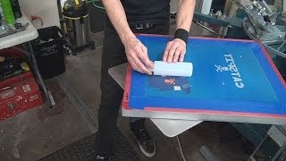 How To Screenprint Bottles Cups Mugs Cylinders With Only A Screen [upl. by Zielsdorf617]