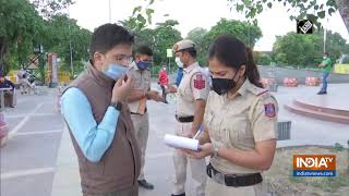 Delhi Police fine people for violating COVID19 guidelines at Connaught Place [upl. by Darsie]