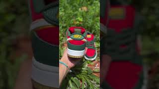 In Hand Look at the Nike SB Dunk Low Seattle Supersonics nike sb dunk [upl. by Yraht]