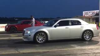 Chrysler 300C SRT Vs Chrysler 300C SRT Design [upl. by Geraldine]