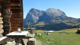 Wandern Südtirol auf der Seiseralm zur Edelweißhütte [upl. by Nikolos953]