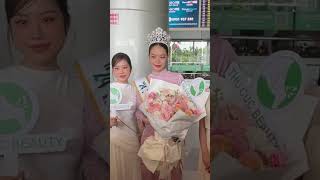 Cử chỉ lạ của thanhthủy missinternationalvietnam tại sb tansonnhat [upl. by Dasie]