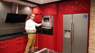 Video cocinas modernas rojo brillo con encimera de silestone [upl. by Arikat491]