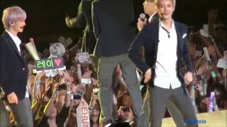 Hunhan Moment4 EXO Luhan Sehun Dancing  Mnet KCON 2013 [upl. by Hendrick]