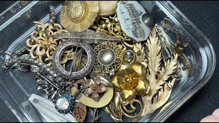 Friday MixUp How to Date Brooches and Pins Identify different Brooch Backs Victorian to Present [upl. by Elaynad]