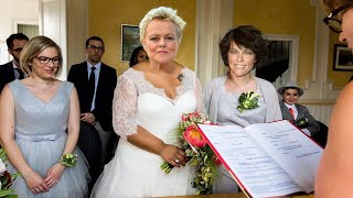 Premier mariage  Muriel Robin et son épouse lont avoué avec bonheur [upl. by Gustav]