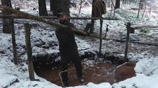 SHELTER BUILDINGS IN THE WOODS SURVIVAL SKILLSBUSHCRAFT SKILLS 5 SHELTER MADE OF STONE AND WOOD [upl. by Latty]