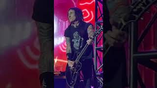 UpClose Guitar Magic Fortus amp Slash Perform ‘Nightrain’  GNR Live [upl. by Ididn]