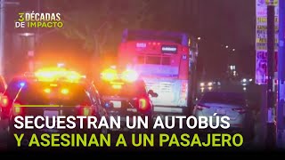 Hombre armado secuestra un autobús con pasajeros a bordo uno de los rehenes murió baleado [upl. by Shimkus]