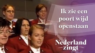 Nederland Zingt Ik zie een poort wijd openstaan [upl. by Llehcam]