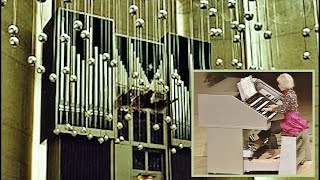 Bach  TOCCATA IN F MAJOR BWV 540  Diane Bish at the Roy Thomson Hall in Toronto Canada [upl. by Massey]