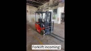 Forklift incoming： An electric forklift truck [upl. by Amando]