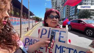 Un grupo de personas protestan por el derrocamiento de la Tribuna de Los Shyris al norte de Quito [upl. by Amos114]