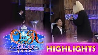 Its Showtime Miss Q and A Vice catches Kuya Escort Ion talking to someone else [upl. by Glovsky]