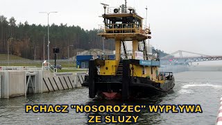 Przekop Mierzei Wiślanej 3110 holownikpchacz quotNosorożec S05quot wypływa ze śluzy po barkę [upl. by Katonah819]