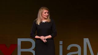 Rolul Smartlab în Educație De la Online la OmLine  Andreea Paul  TEDxBaiaMare [upl. by Arrekahs]