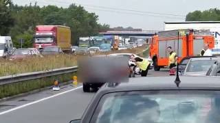 Autobahn1 Problematische Einsatzfahrt der Feuerwehr  Rettungsgasse  autobahnnothelfer 180810 [upl. by Silberman]