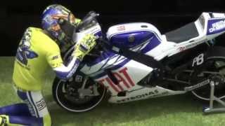 Valentino Rossi 2010 Yamaha YZRM1 Valencia Moto GP [upl. by Edrick]