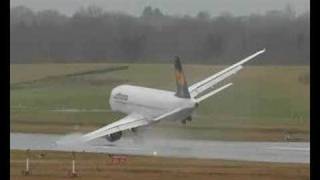 Wingstrike pictures A320 Lufthansa in Hamburg [upl. by Nnylirret]