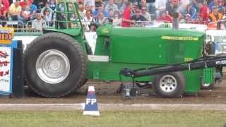 Beachpull Putten 2013  Green Gangster Deere engine crash [upl. by Caresse625]