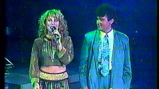 Natusha amp Roberto Antonio UNA PENA TENGO YO EN VIVO MEXICO 1993 [upl. by Bandler]