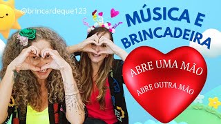 Música infantil Gestos e brincadeiras Acolhida para crianças e bebês Música de Rotina [upl. by Deanna]