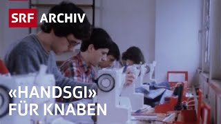 Hauswirtschaft für Knaben Werken für Mädchen 1980  Handarbeit und Werkunterricht  SRF Archiv [upl. by Livvyy]