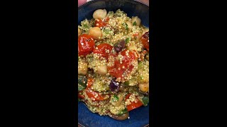 INSALATA di QUINOA e CECI la ricetta SALVAPRANZO da portare fuori casa 😋🌿🍅Shorts [upl. by Clarkson]