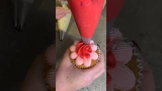 Cupcakes piping technic tutorial 2 । Cupcakes decoration cake shorts cakedesign [upl. by Nivonod491]