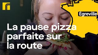 La Pizz  la pause pizza parfaite devant un monument historique [upl. by Pol983]