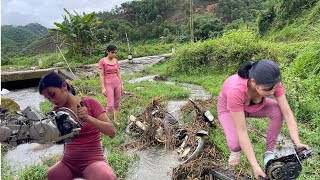 A girl passed by and saw a motorbike that was swept away by the flood and she took it back [upl. by Latouche]