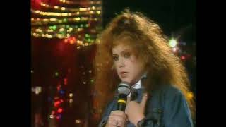 Kirsty MacColl Theres A Guy Works Down The Chip Shop Swears Hes Elvis [upl. by Enorahs]