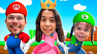 SARAH DE ARAÚJO ELOAH e o PAPAI no jogo do MARIO BROS [upl. by Namijneb586]